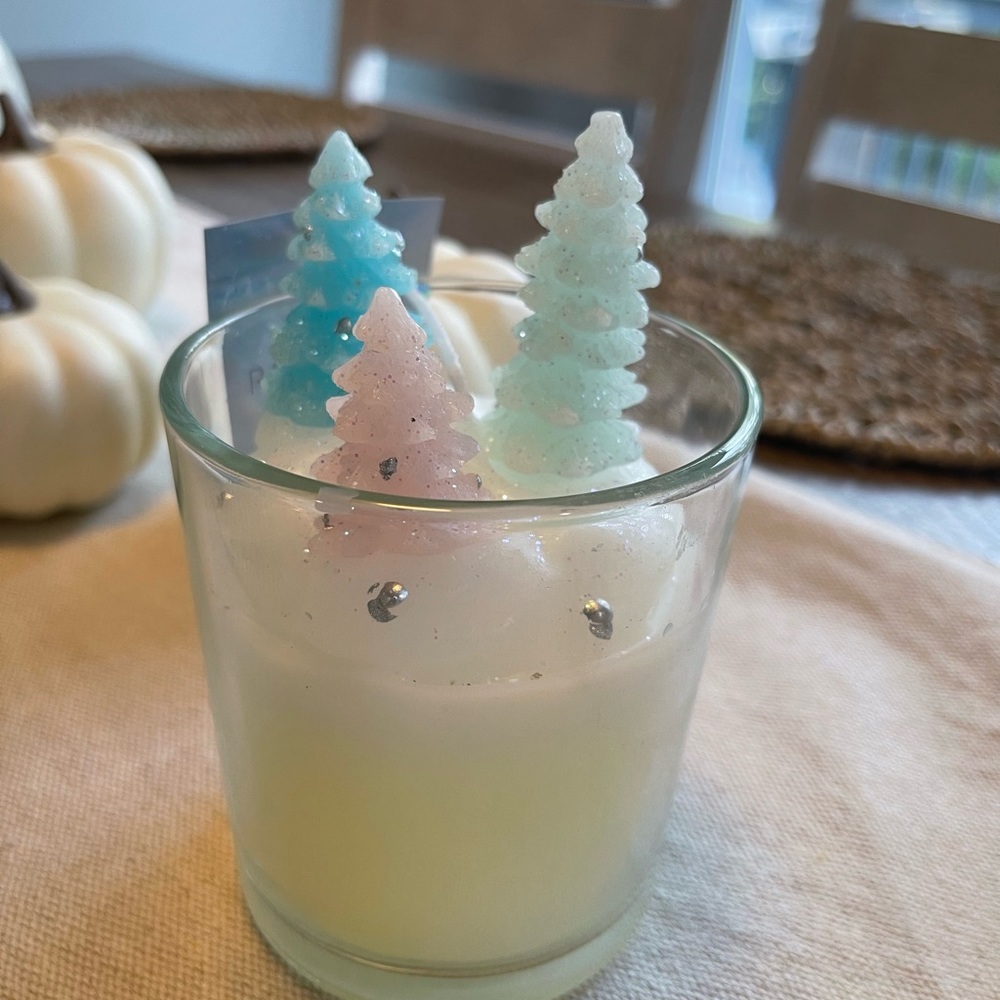 COPY - NWT!RARE! RACHEL ZOE PASTEL CHRISTMAS TREE CANDLE!